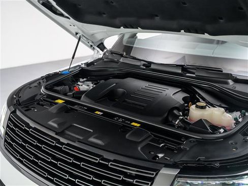 Used 2026 Land Rover Range Rover SE AWD/4WD image 10