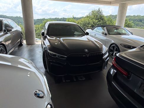 Used 2022 BMW 750i xDrive w/ Executive Package AWD/4WD image 12