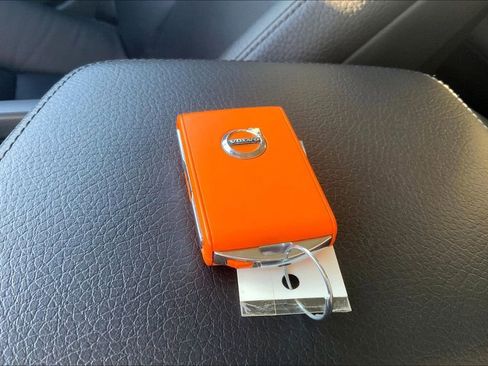 Used 2022 Volvo V60 T5 Cross Country image 15