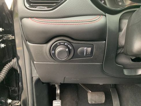 Used 2025 Dodge Durango GT AWD/4WD image 32