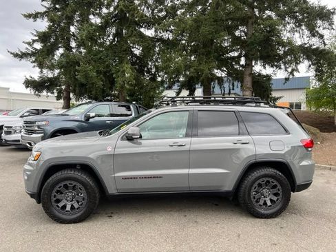 Used 2021 Jeep Grand Cherokee Trailhawk w/ Trailhawk Luxury Group AWD/4WD image 2