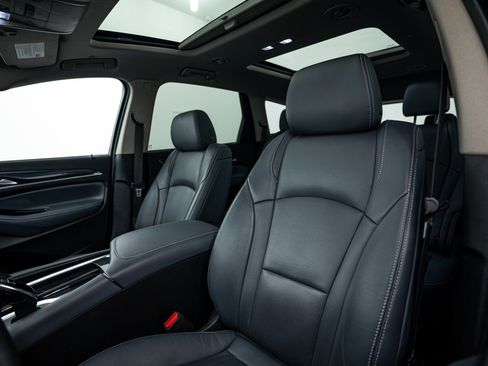 Used 2020 Buick Enclave Essence image 16