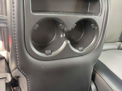 Used 2020 Nissan Pathfinder SL image 11