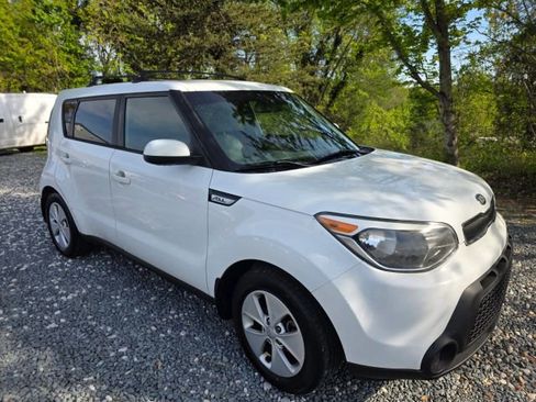 Used 2015 Kia Soul FWD image 3