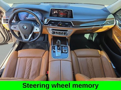 Used 2022 BMW 750i xDrive image 18