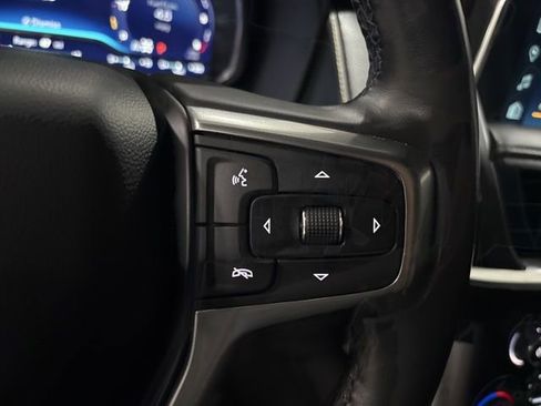 Used 2023 Chevrolet Suburban Premier image 27