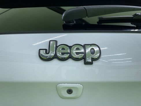 Used 2018 Jeep Cherokee Limited image 13
