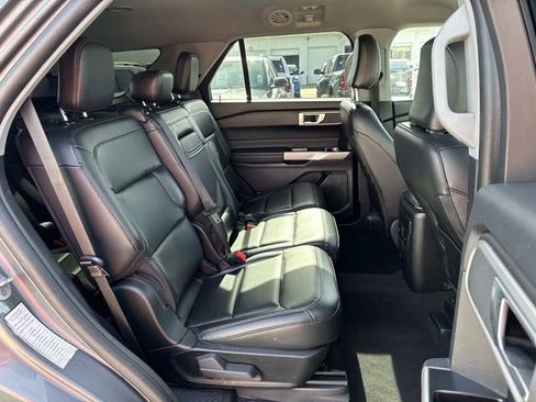 Used 2023 Ford Explorer XLT w/ Equipment Group 202A image 8