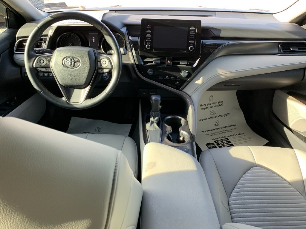 Used 2021 Toyota Camry SE w/ Cold Weather Package FWD image 16