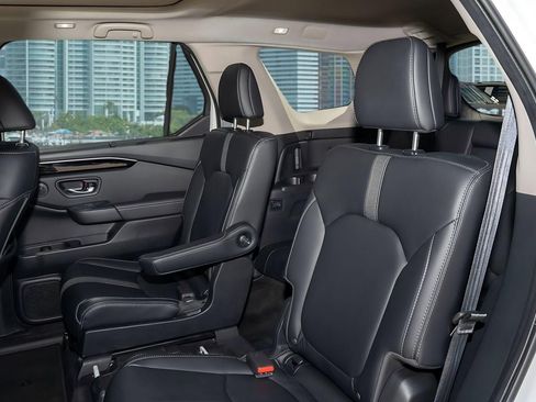 Certified 2023 Honda Pilot Touring image 18