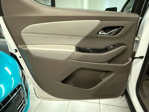 Used 2020 Chevrolet Traverse LT w/ LT Premium Package image 17