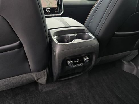 Used 2025 GMC Acadia AT4 AWD/4WD image 17