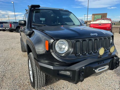 Used 2017 Jeep Renegade Latitude AWD/4WD image 3