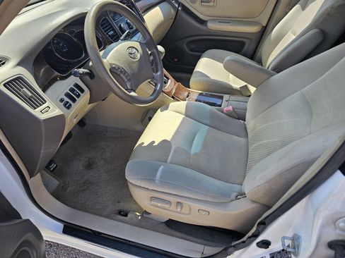 Used 2005 Toyota Highlander 2WD V6 w/ 3rd Row image 6