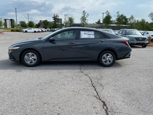 New 2026 Hyundai Elantra SE FWD image 4