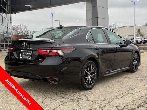Used 2021 Toyota Camry SE image 3