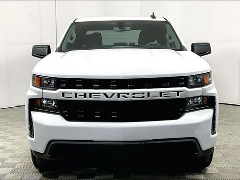 Used 2021 Chevrolet Silverado 1500 Custom image 3