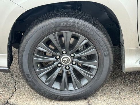 Used 2023 Lexus GX 460 Premium w/ Accessory Package image 4