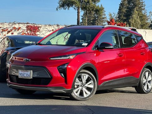Used 2023 Chevrolet Bolt EUV LT w/ Convenience Package image 9