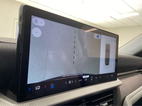 Used 2025 Ford Explorer Platinum w/ LUX Leather Package image 32