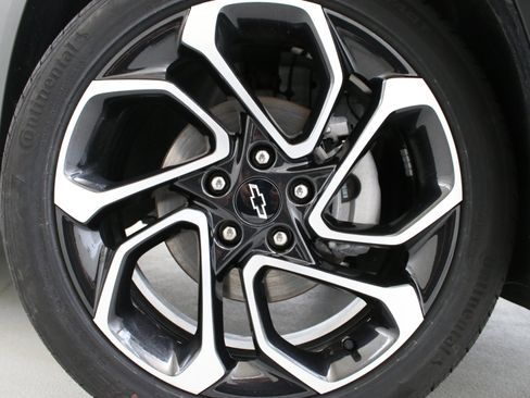 Used 2024 Chevrolet Trax RS w/ Driver Confidence Package FWD image 32