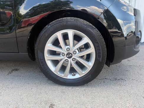 Used 2017 Kia Soul + FWD image 31