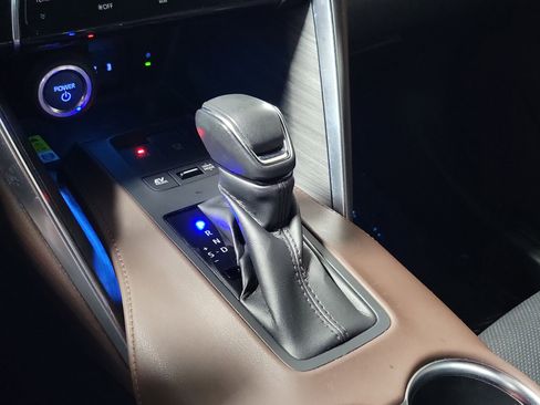 Used 2022 Toyota Venza Limited image 33