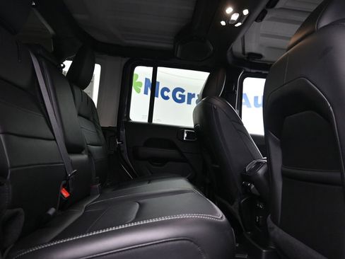 Used 2023 Jeep Wrangler Unlimited Sahara image 9