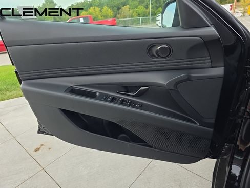 Certified 2025 Hyundai Elantra Sport FWD image 27