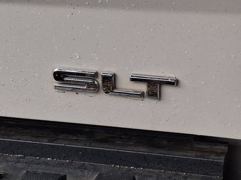 Used 2018 GMC Sierra 1500 SLT w/ SLT Premium Package AWD/4WD image 9