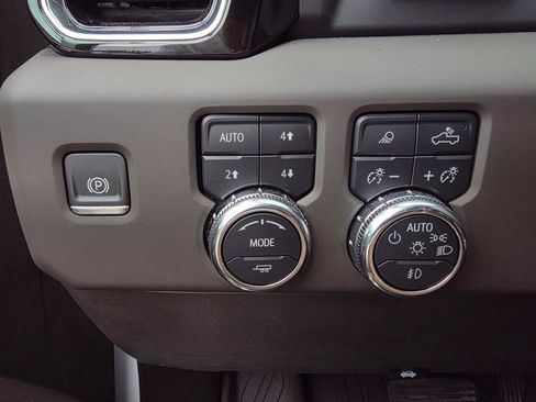 Used 2024 GMC Sierra 2500 Denali w/ Denali Reserve Package AWD/4WD image 11