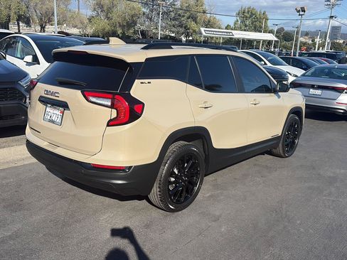 Used 2023 GMC Terrain SLE w/ Driver Convenience Package FWD image 3