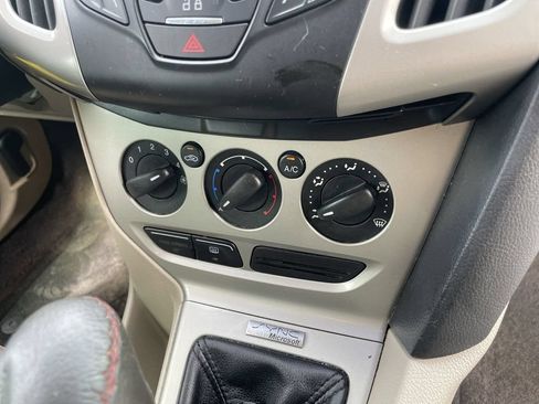 Used 2013 Ford Focus SE FWD image 24