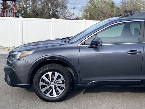Used 2020 Subaru Outback Premium image 2