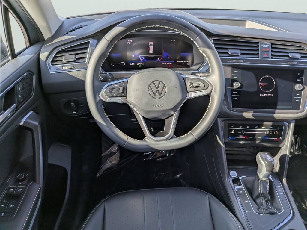 Certified 2023 Volkswagen Tiguan SE FWD image 11