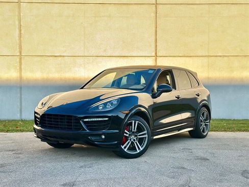 Used 2014 Porsche Cayenne GTS image 1