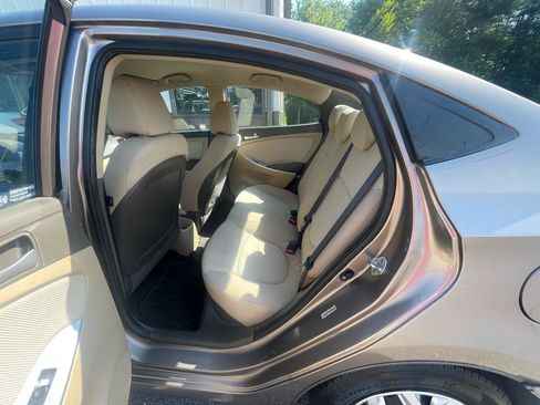 Used 2012 Hyundai Accent GLS FWD image 9