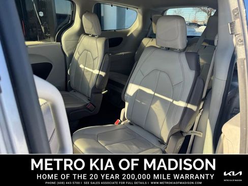 Used 2017 Chrysler Pacifica Touring-L image 26