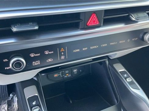 Certified 2025 Kia Sorento EX w/ EX Panoramic Sunroof Package image 28