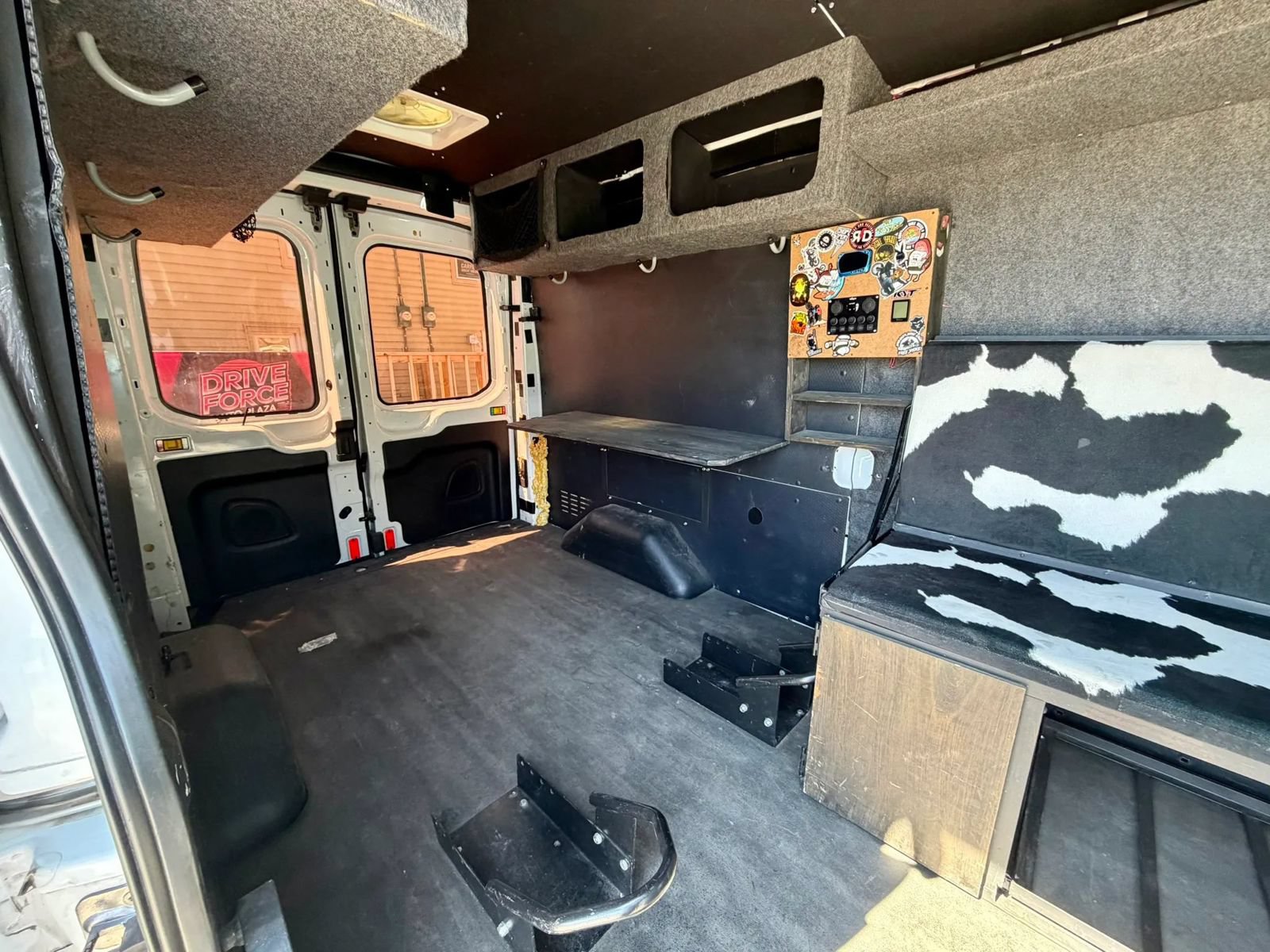 Used 2019 Ford Transit 250 148 Medium Roof w/ Interior Upgrade Package RWD image 12