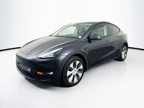 Used 2024 Tesla Model Y Long Range image 3