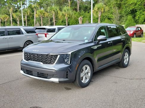 Certified 2024 Kia Sorento LX FWD image 3