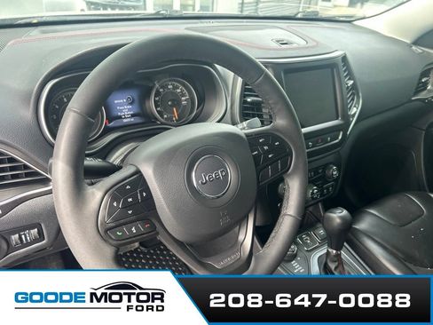 Used 2021 Jeep Cherokee Trailhawk AWD/4WD image 5