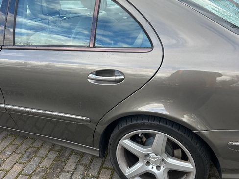 Used 2009 Mercedes-Benz E 350 Sedan image 26