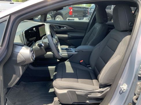 Used 2025 Chevrolet Equinox EV LT w/ LPO, All-Weather Mat Package FWD image 21