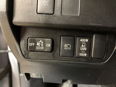 Used 2020 Toyota Tacoma TRD Off-Road w/ Technology Package AWD/4WD image 17