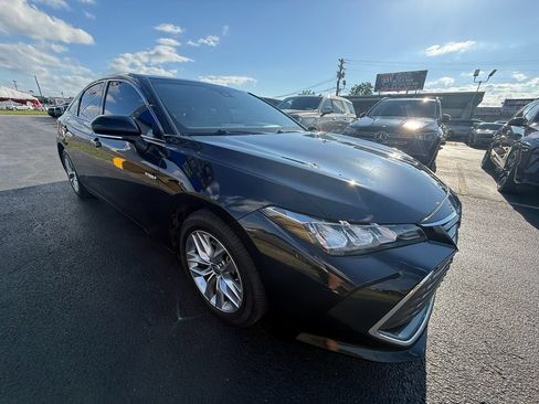 Used 2021 Toyota Avalon XLE FWD image 1