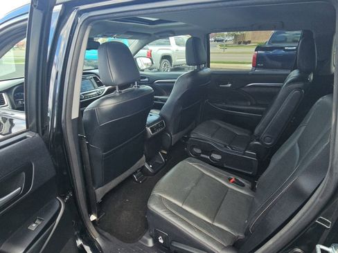 Used 2015 Toyota Highlander Limited w/ Driver Technology Package AWD/4WD image 27
