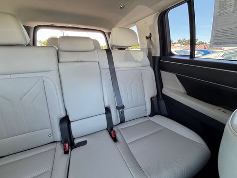 Used 2025 Hyundai Santa Fe SEL FWD image 40