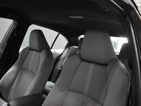 Used 2025 Toyota Corolla SE image 16